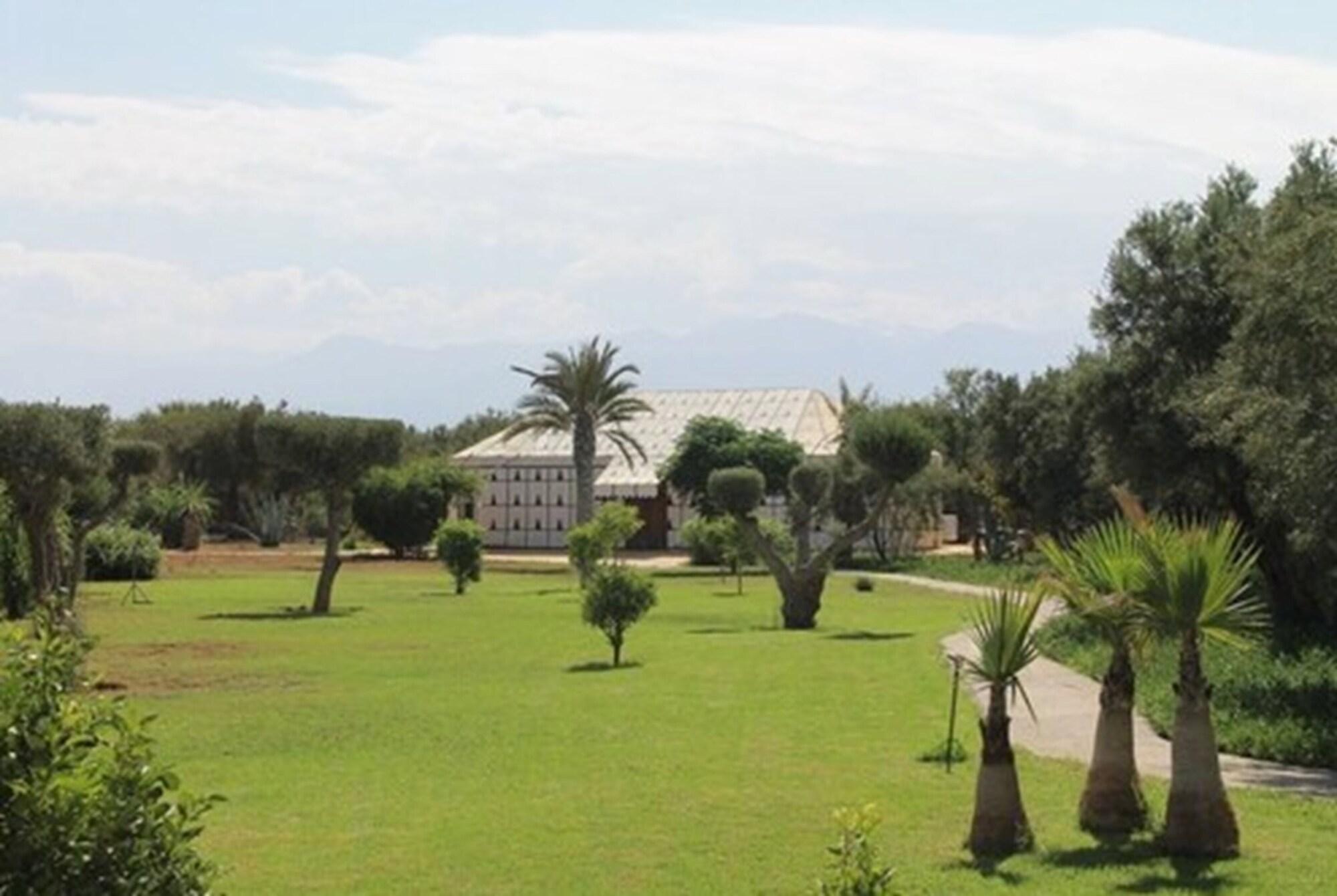 Villa Marco Au Jardin Des Senteurs El Ain 外观 照片