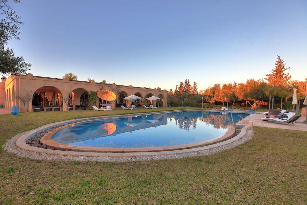 Villa Marco Au Jardin Des Senteurs El Ain 外观 照片
