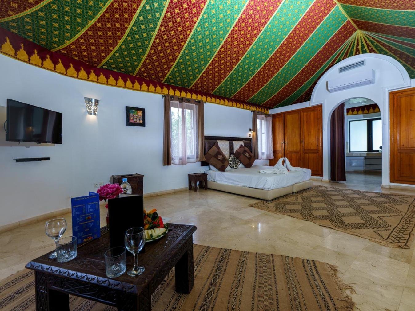 Villa Marco Au Jardin Des Senteurs El Ain 外观 照片