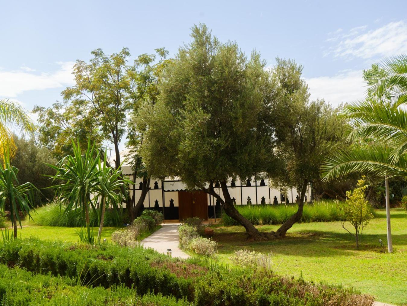 Villa Marco Au Jardin Des Senteurs El Ain 外观 照片