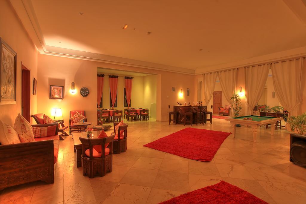 Villa Marco Au Jardin Des Senteurs El Ain 外观 照片