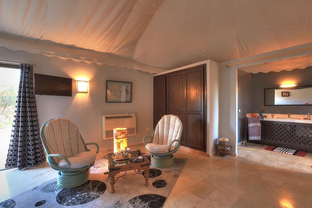 Villa Marco Au Jardin Des Senteurs El Ain 外观 照片