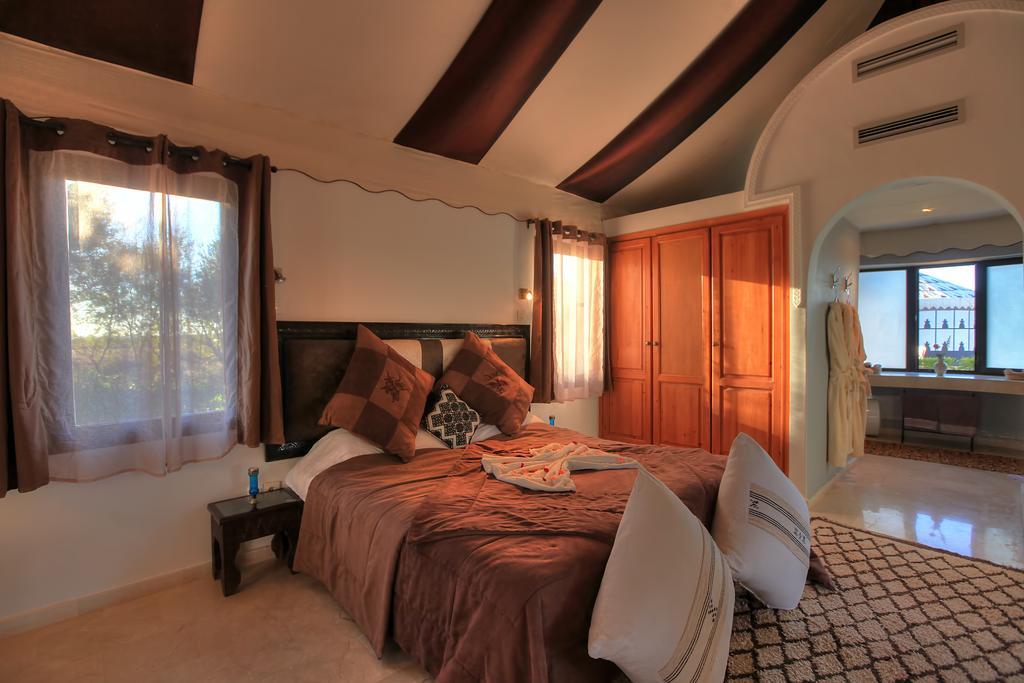 Villa Marco Au Jardin Des Senteurs El Ain 外观 照片