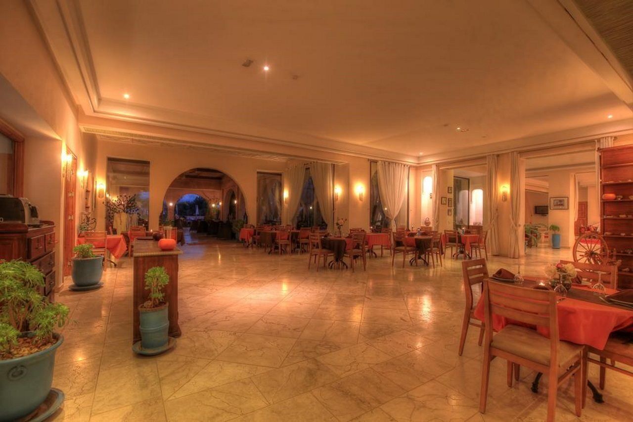 Villa Marco Au Jardin Des Senteurs El Ain 外观 照片