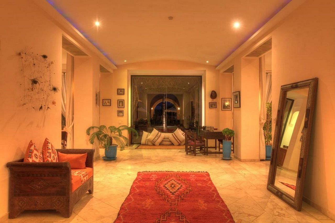 Villa Marco Au Jardin Des Senteurs El Ain 外观 照片